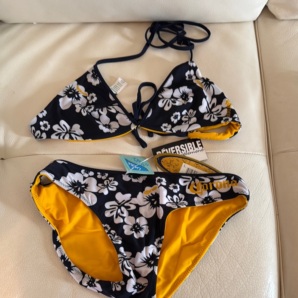 Reversible Floral Bikini Set.  Corona🍺